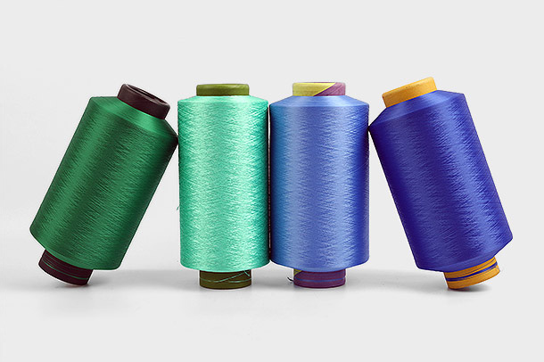 I fili per cucire sono approssimativamente divisi in tre tipi: tipo di fibra, tipo di fibra chimica e tipo misto a causa dei loro diversi materiali